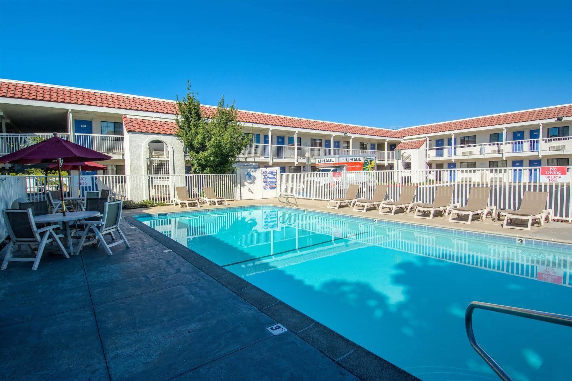 Motel 6-Redding, Ca - South Exterior foto